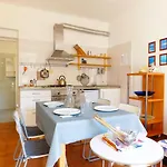 Bilocale Con Terrazza, Λεβάντο